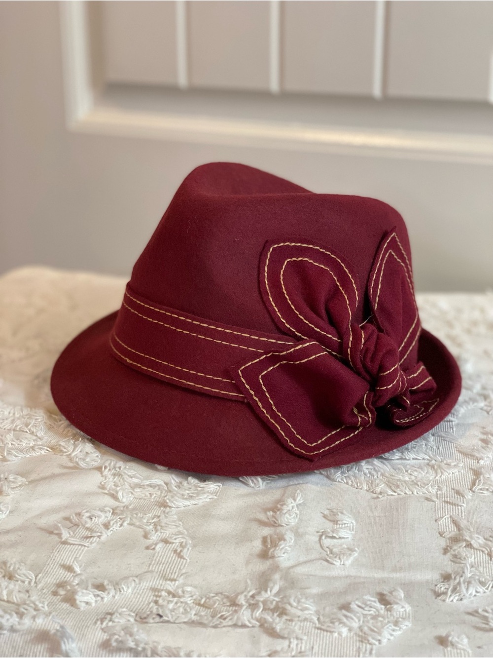 Like new!  Burgundy Felt Fedora Hat with Decorative Bow